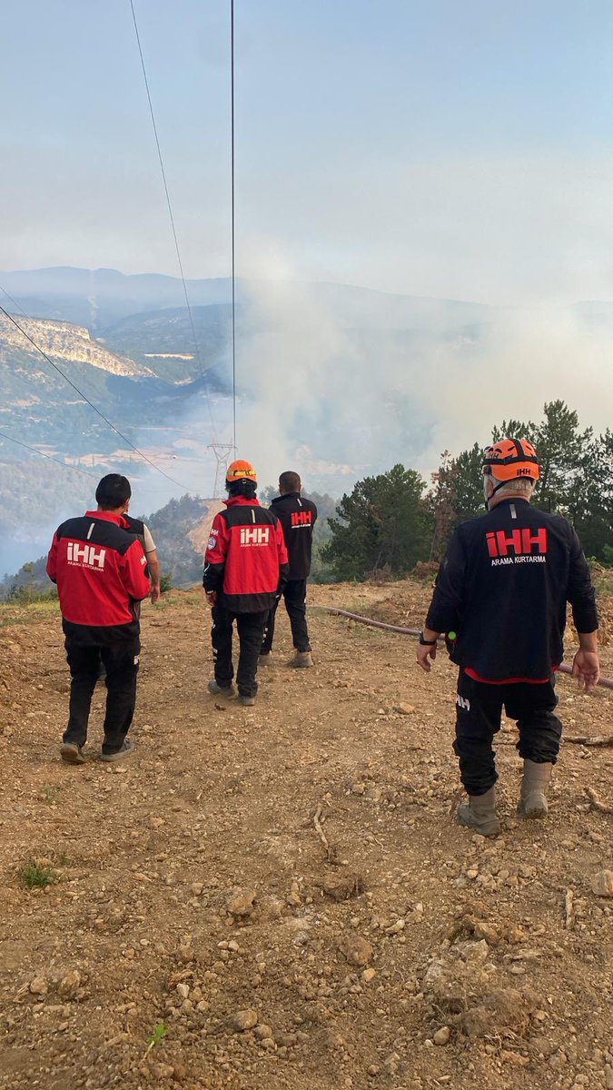 Yangınlardan hükümeti sorumlu tutmaktan Başka işe yaramayan sol cenaha AFAD bölgesinde göremiyorum
Gören varsa söylesin 

#yangın #KarabükYanıyor #bursayanıyor #TürkiyeYanıyor #SebepOlma..

#OHAL yanacak
#vatanyanıyor