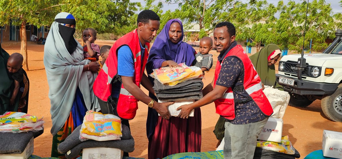 Relief_Link_Aid's tweet photo. Relief Link Aid recognizes the growing crisis as IDPs from #Belethawa arrive in #Mandera. 8 families were received by @KenyaRedCross yesterday. This escalating conflict calls for urgent humanitarian support.
#ReliefLinkAid #IDPcrisis 

*The photo is from Kenya Red Cross Mandera. https://t.co/qWBiFpydlO