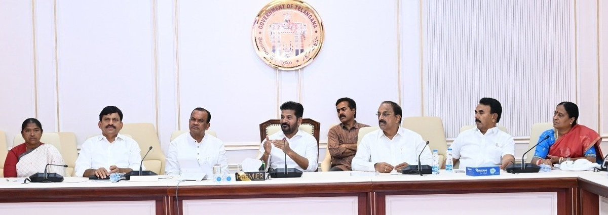 Congress4TS's tweet image. ముగిసిన...
తెలంగాణ కేబినెట్ సమావేశం..
కాసేపట్లో మంత్రుల ప్రెస్ మీట్
#CabinetMeeting #Telanganacabinet