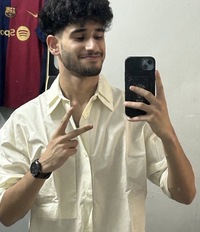 yeh aadmi subah se 100 baar meri feed pe aa chuka hai