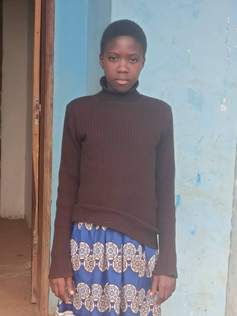 Enfant de 12 ans conduite au Centre Social de Mbankomo vendredi matin par le Commissariat de sécurité publique , elle aurait été mise à la porte par sa tutrice Ngo Ndjock Ange à Eseka et serait venue à la recherche de sa grand -mère Marie Thérèse qui résiderait à Mbankomo, ses