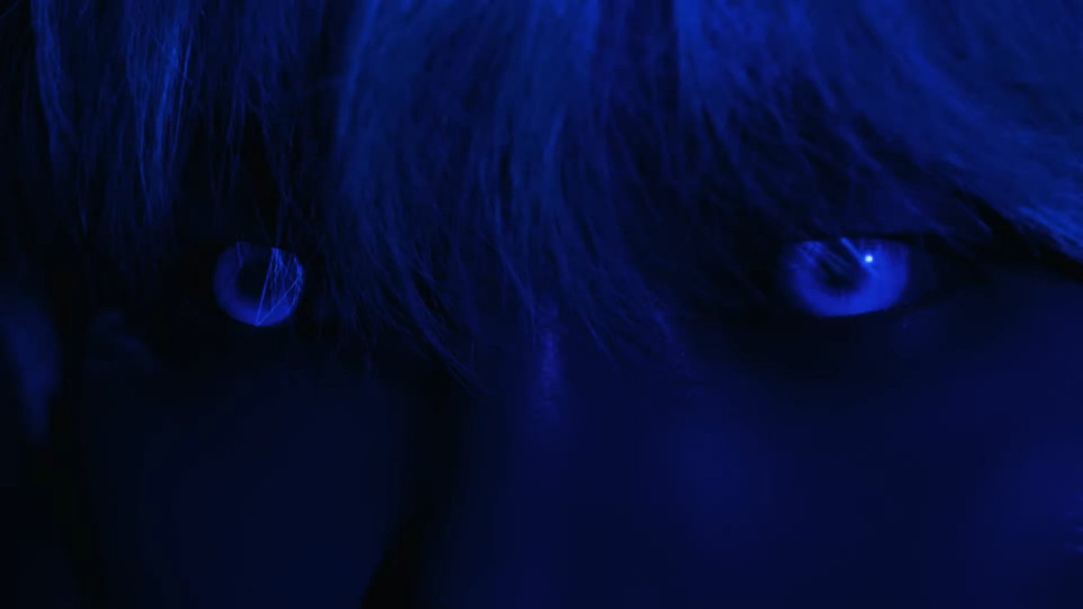 shineshinee0525's tweet image. 의상 글씨도 그렇고 똑같은 거 같은데 동일 인물인건가