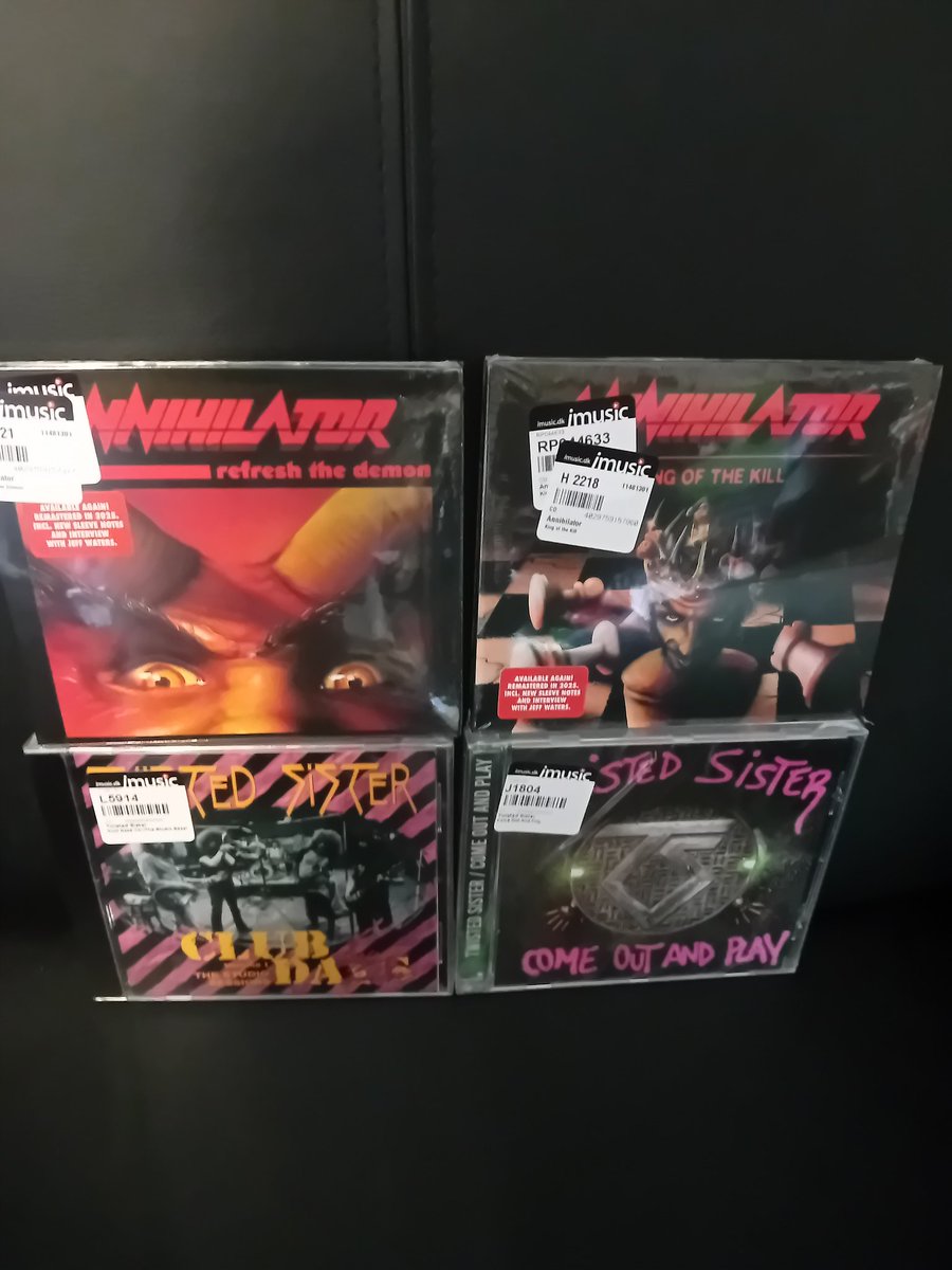 LatzTheNeko's tweet photo. Got some records from #Imusic
Come out and play is finally available again 🤘 hoping the same happens with under the blade and love is for suckers ✌️🎶
#Twistedsister
#Annihilator https://t.co/DwdKg36bxU