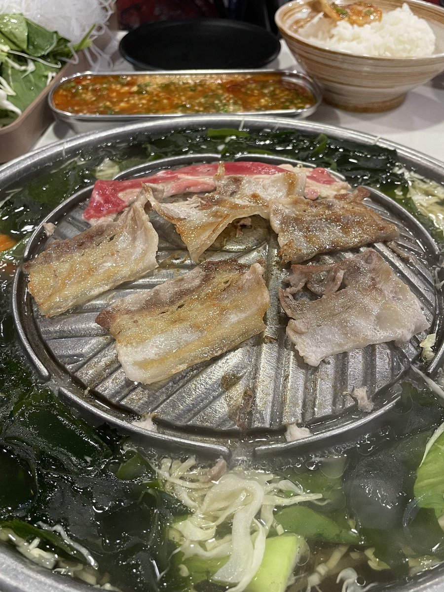 punch_punch16's tweet image. หลับตาย่างหมูละ แต่สู้5555

@ningmenglee1010 @bbowmin