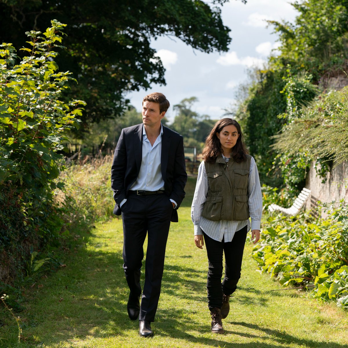 📸 New images released for Lynley, the reimagined mystery crime drama starring Leo Suter, Sofia Barclay, and Daniel Mays.

Based on Elizabeth George’s best-selling novels, the series will launch this autumn on BBC iPlayer and BBC One.

See more ➡️ bbc.co.uk/mediacentre/20…