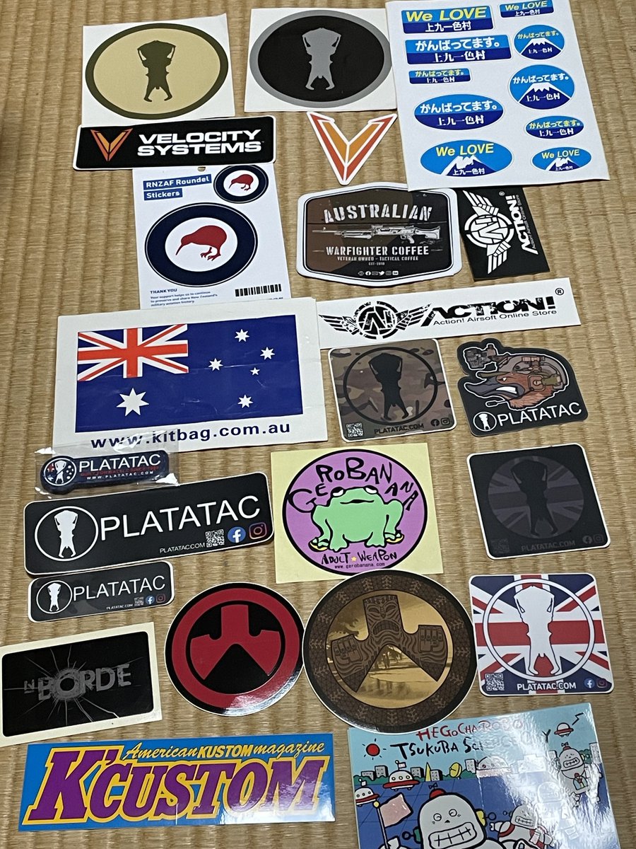 motnet13's tweet image. いつか重くて高いガンケースに貼ろうと思って貯まったステッカー
カモノハシ多め