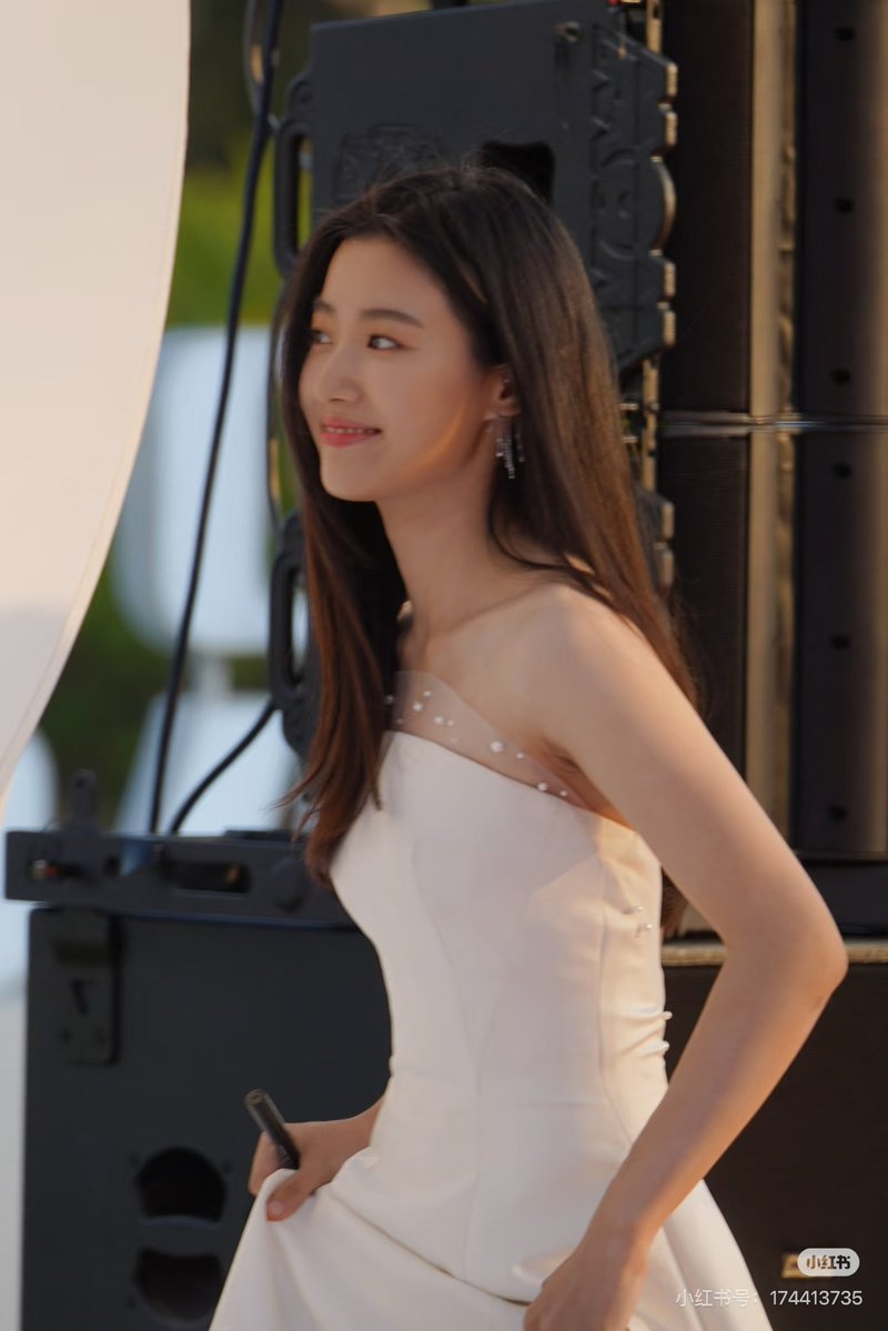 huxyunli's tweet image. new pics from starry oceans 2022 🌊