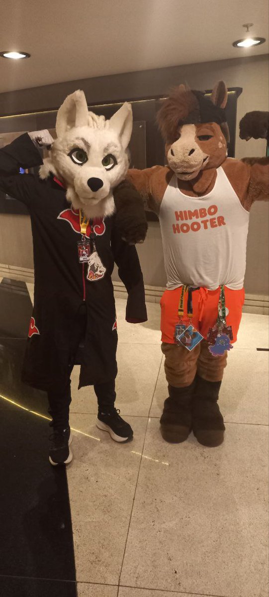 RRuronisai's tweet photo. Postando atrasado as fotos da #brasilfurfest2025 (parte 1)

(Quem puder ajudar com os @ agradeço xD) https://t.co/pgbCK47zpN
