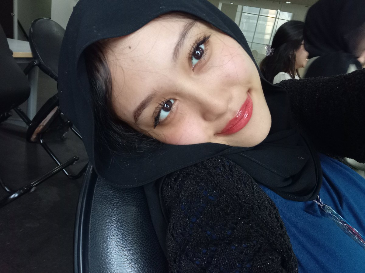 ateleoir's tweet photo. Meskipun aku depresi dan kabur dari dunia luar setahun aku ini tetap baddie by https://t.co/u7TZ3WwwgG
