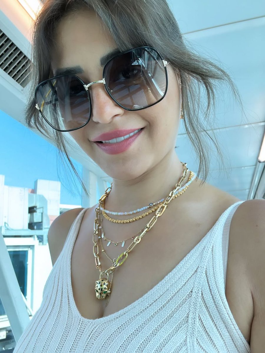 FilFan's tweet image. ✈️ منة فضالي في أحدث ظهور من الطائرة، في طريقها إلى فرنسا