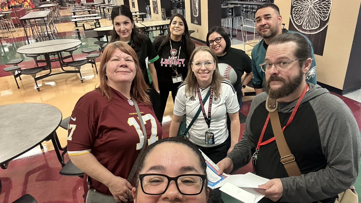 Can it be lunch already? 😂 <a href="/EDAztecs_HS/">Venessa Betancourt</a>