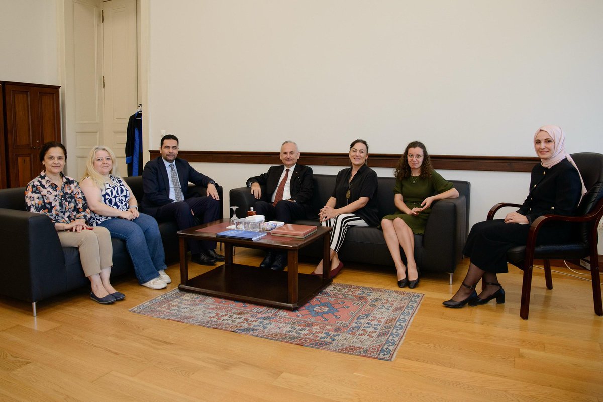 Kaymakamımız İskender Yönden, İstanbul Üniversitesi Rektör Yardımcısı Prof. Dr. Selçuk Daşdemir ve Kadın Çalışmaları Uygulama ve Araştırma Merkezi Müdürü Prof. Dr. Mehtap Demir Güven'i ziyaret ederek Kaymakamlığımız ile iş birliğine dayalı projeler hakkında istişarelerde bulundu.