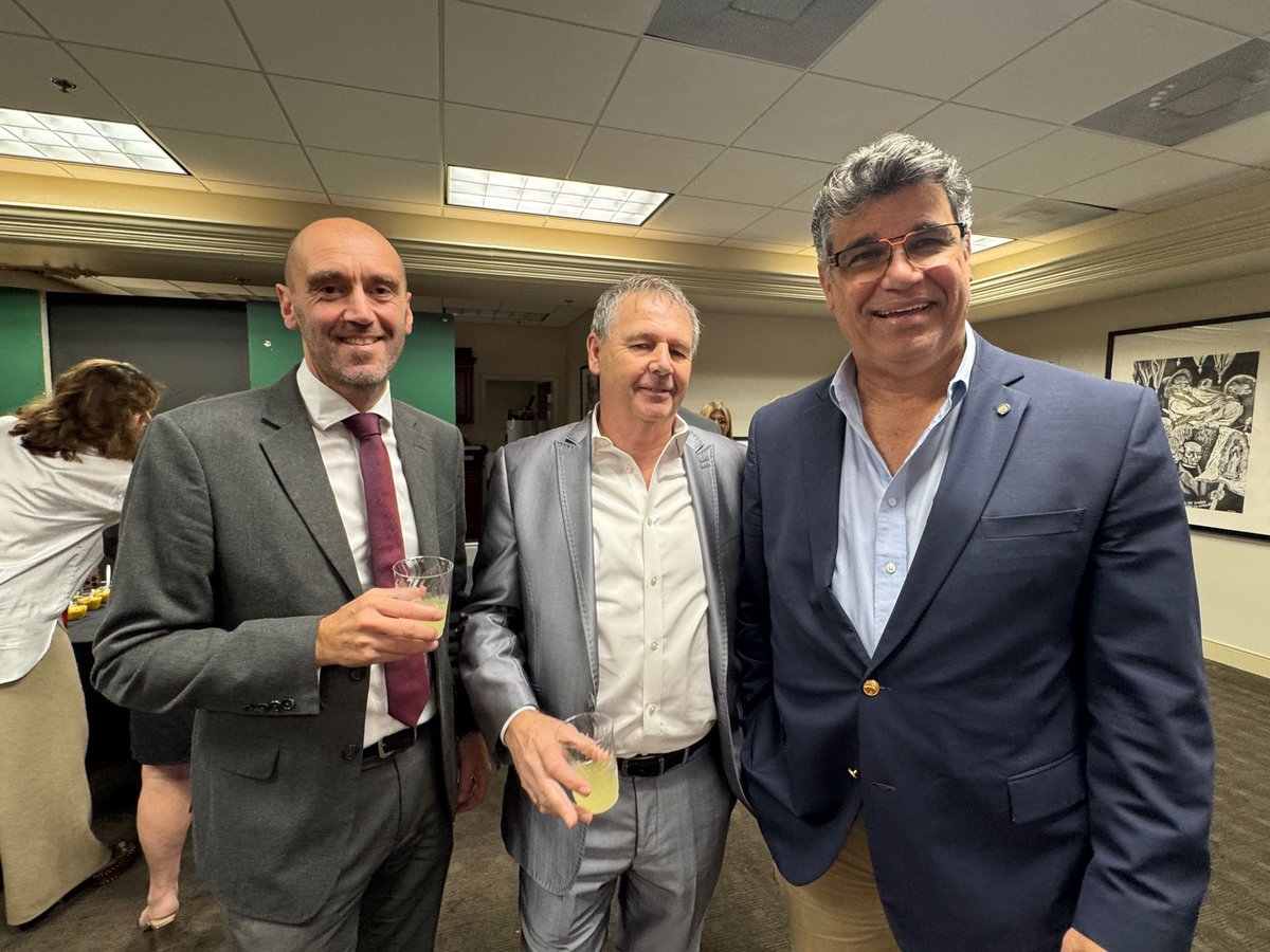 ConsulMexOrl's tweet image. Se llevó a cabo la presentación oficial del Plan México de la Presidenta Claudia Sheinbaum en el Consulado de México en Orlando.
Asimismo, Henry Moth, CEO de USMEXA, con el apoyo del Consulado, presentó el US-MEXICO Summit, que se llevará a cabo en la Secretaría de Economía del…