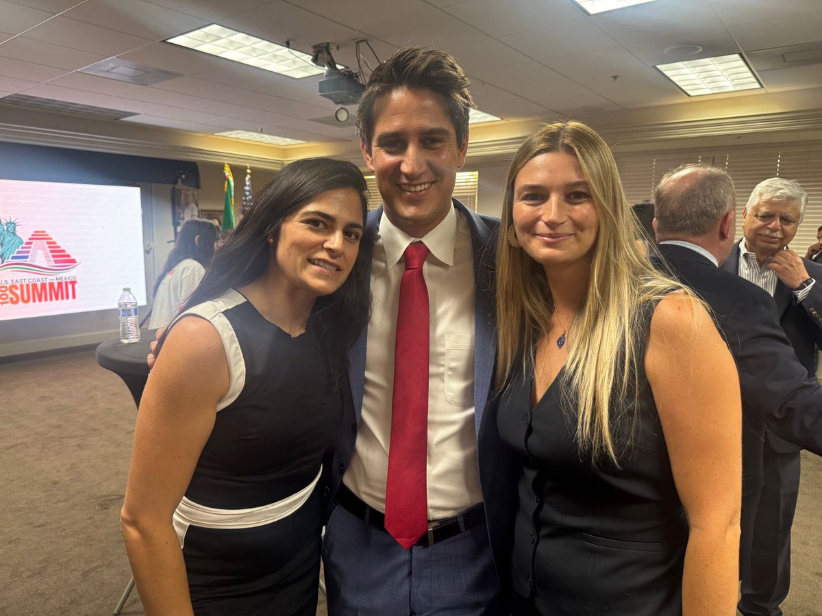 ConsulMexOrl's tweet image. Se llevó a cabo la presentación oficial del Plan México de la Presidenta Claudia Sheinbaum en el Consulado de México en Orlando.
Asimismo, Henry Moth, CEO de USMEXA, con el apoyo del Consulado, presentó el US-MEXICO Summit, que se llevará a cabo en la Secretaría de Economía del…
