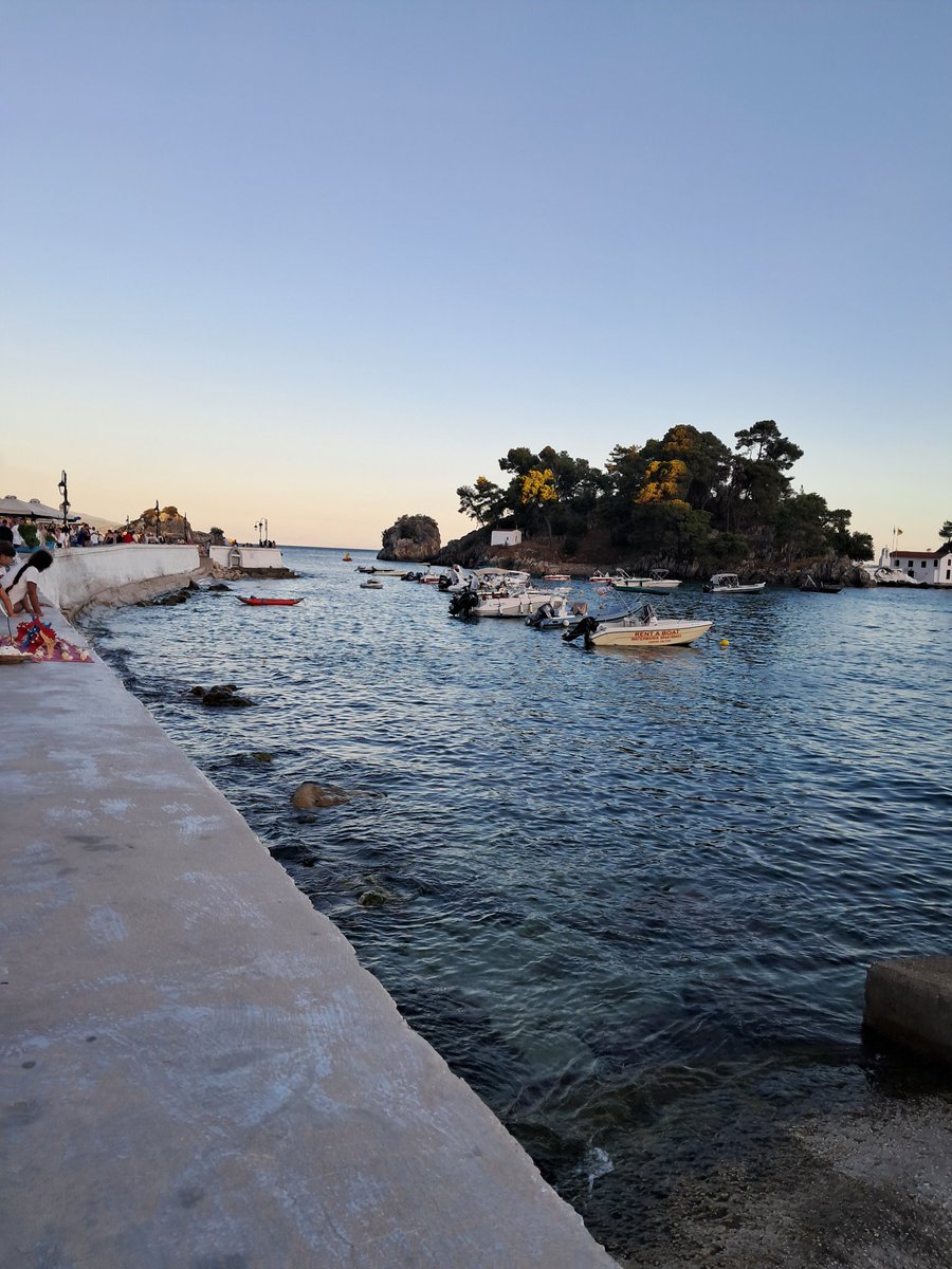 serspyros's tweet image. Καληνύχτα και καλό ξημέρωμα...
Το νησάκι της Παναγιάς, Πάργα!