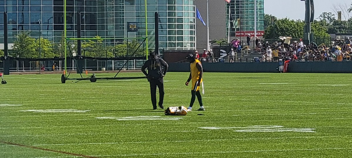 PackerfanMKEGRB's tweet image. Keisean Nixon out on the field first once again #TrainingCamp2025 #GoPackGo