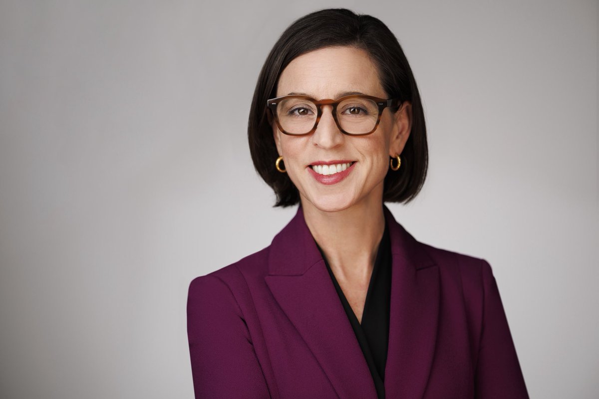 Join us Sept 9 as we honor Liz Oyer with the Jacob Burns Center Award for Professional Courage.

🕕 6 PM | 📍 <a href="/CardozoLaw/">Cardozo School of Law</a> 

RSVP: professionalcourage.eventbrite.com

#DOJ #NYCevents #LawTwitter #Clemency #LegalCommunity