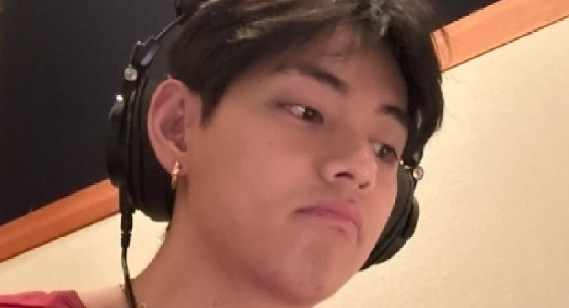 TataLovesArt2's tweet image. He&apos;s recording