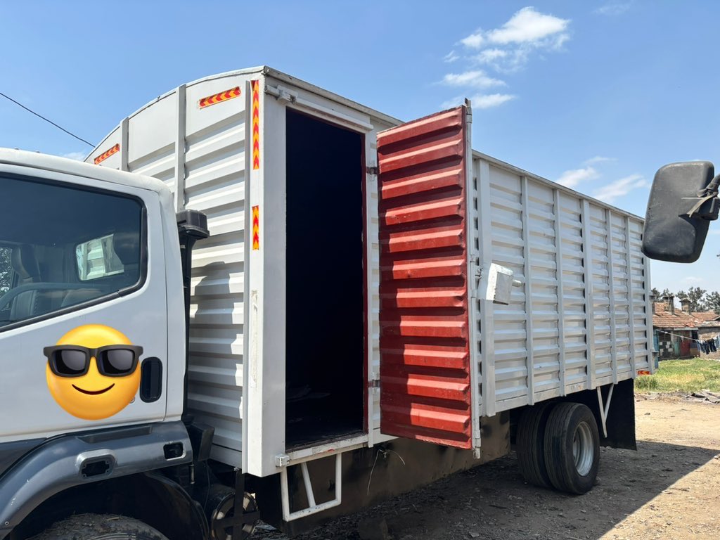 Meet my 2 beasts: the incredible HULK &amp; THOR😍.. All are ready to take up any Transport and logistics assignments to and from any corner of the country.. the FVZ has a carrying capacity of up to 15tonnes while the FH has a carrying capacity of 5T.. Dm for bookings/ inquiries