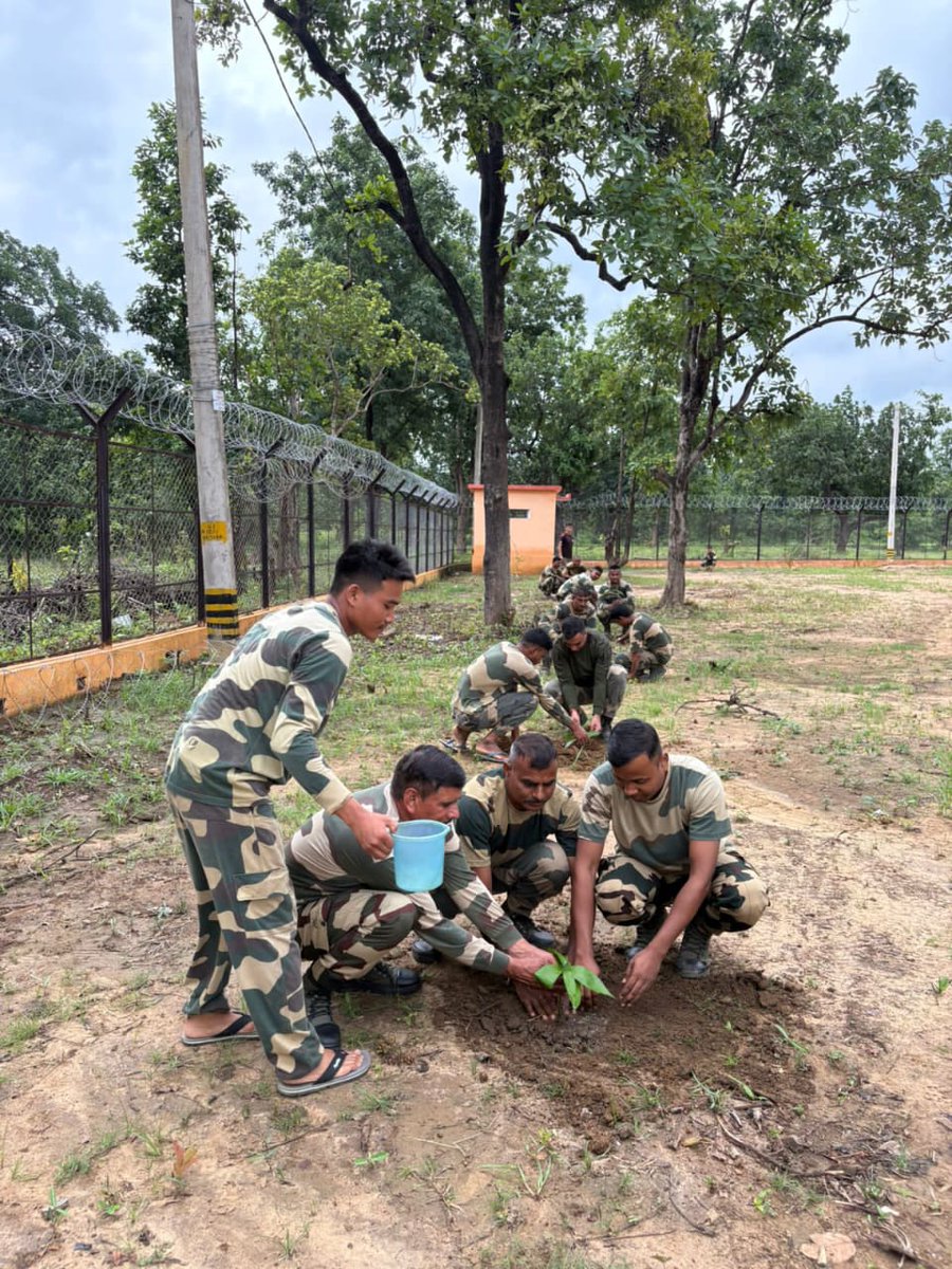BSFODISHA's tweet image. 🇮🇳 Green warriors in action! 🌿💚
116 Bn BSF's A Coy, COB Budhakhol, successfully conducted a plantation drive, planting 190+ saplings. Kudos to the team for their commitment to environmental sustainability! 🌱 #GreenIndiaInitiative #EnvironmentalSustainability
#BSF
#BSFOdisha