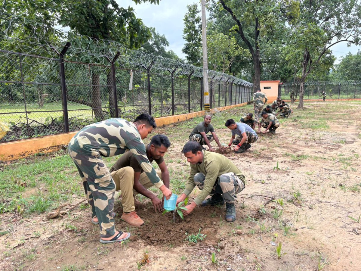 BSFODISHA's tweet image. 🇮🇳 Green warriors in action! 🌿💚
116 Bn BSF's A Coy, COB Budhakhol, successfully conducted a plantation drive, planting 190+ saplings. Kudos to the team for their commitment to environmental sustainability! 🌱 #GreenIndiaInitiative #EnvironmentalSustainability
#BSF
#BSFOdisha