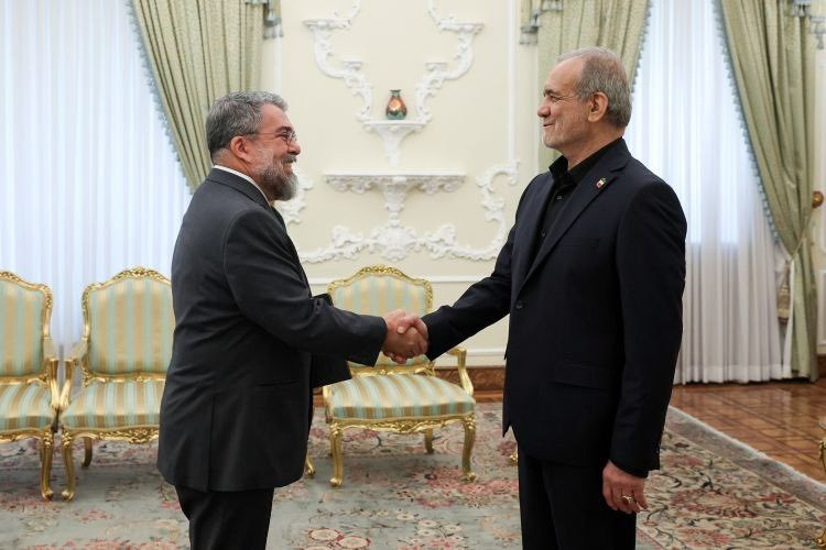 IRANinBRAZIL's tweet image. Novo embaixador do #Brasil 🇧🇷 se encontrou com o presidente do #Irã 🇮🇷, @drpezeshkian .
#AmizadeBrasilIrã
