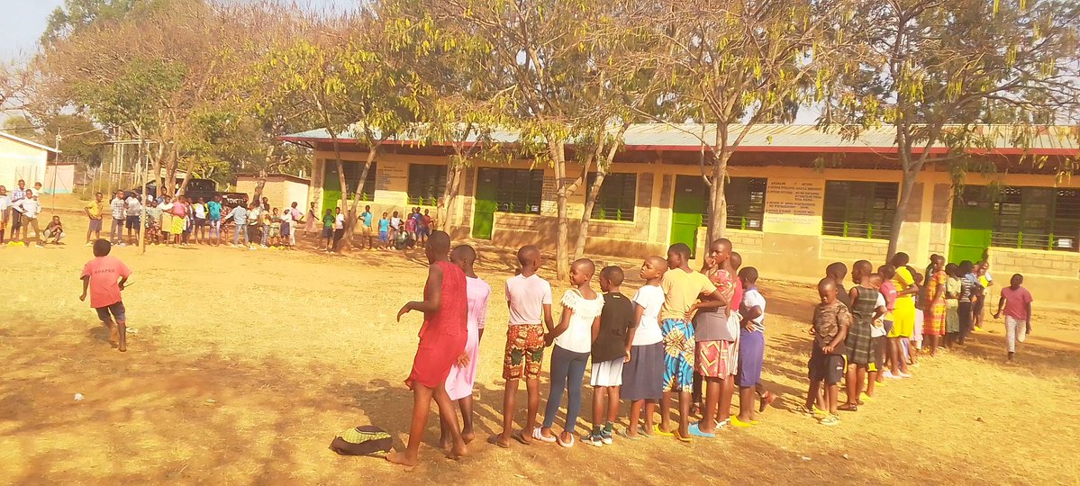 Umurenge wa Musenyi - Akarere ka Bugesera (@sectormusenyi) on Twitter photo Kuri GS Musenyi <a href="/SectorMusenyi/">Umurenge wa Musenyi - Akarere ka Bugesera</a> hakomereje gahunda yitwa abana n'urubyiruko mu biruhuko,twasuwe n'itsinda ryaje riturutse ku karere riyobowe n'umukozi ushinzwe urubyiruko bwana Bosco Murwanashyaka.Hatanzwe Ikiganiro ku mateka ya genocide yakorewe abatutsi mu 1994.
<a href="/BugeseraDistr/">Bugesera District</a> Kuri GS Musenyi <a href="/SectorMusenyi/">Umurenge wa Musenyi - Akarere ka Bugesera</a> hakomereje gahunda yitwa abana n'urubyiruko mu biruhuko,twasuwe n'itsinda ryaje riturutse ku karere riyobowe n'umukozi ushinzwe urubyiruko bwana Bosco Murwanashyaka.Hatanzwe Ikiganiro ku mateka ya genocide yakorewe abatutsi mu 1994.
<a href="/BugeseraDistr/">Bugesera District</a>