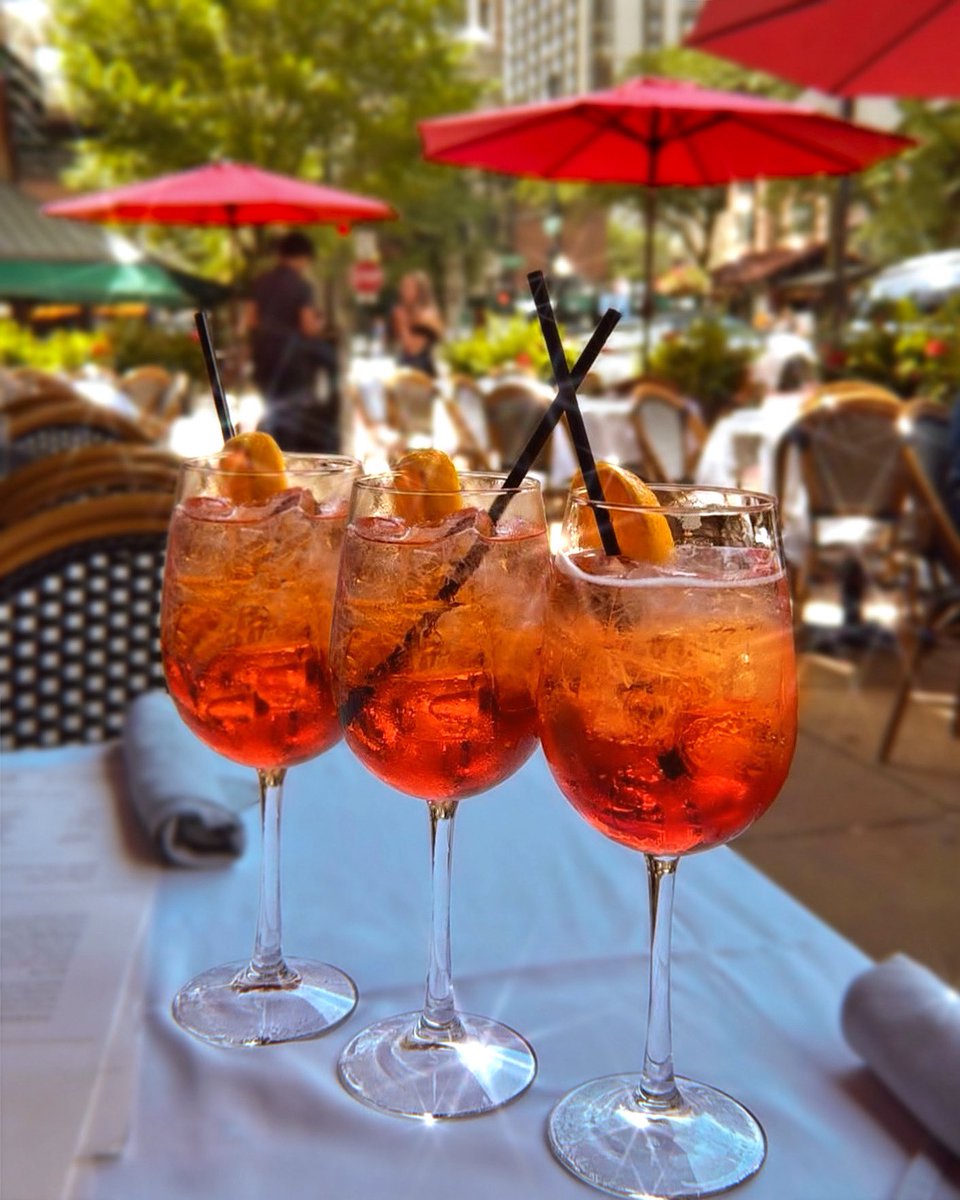 You: I’m staying in today. 
Also you: 🧡🍹📍Tavern on Rush