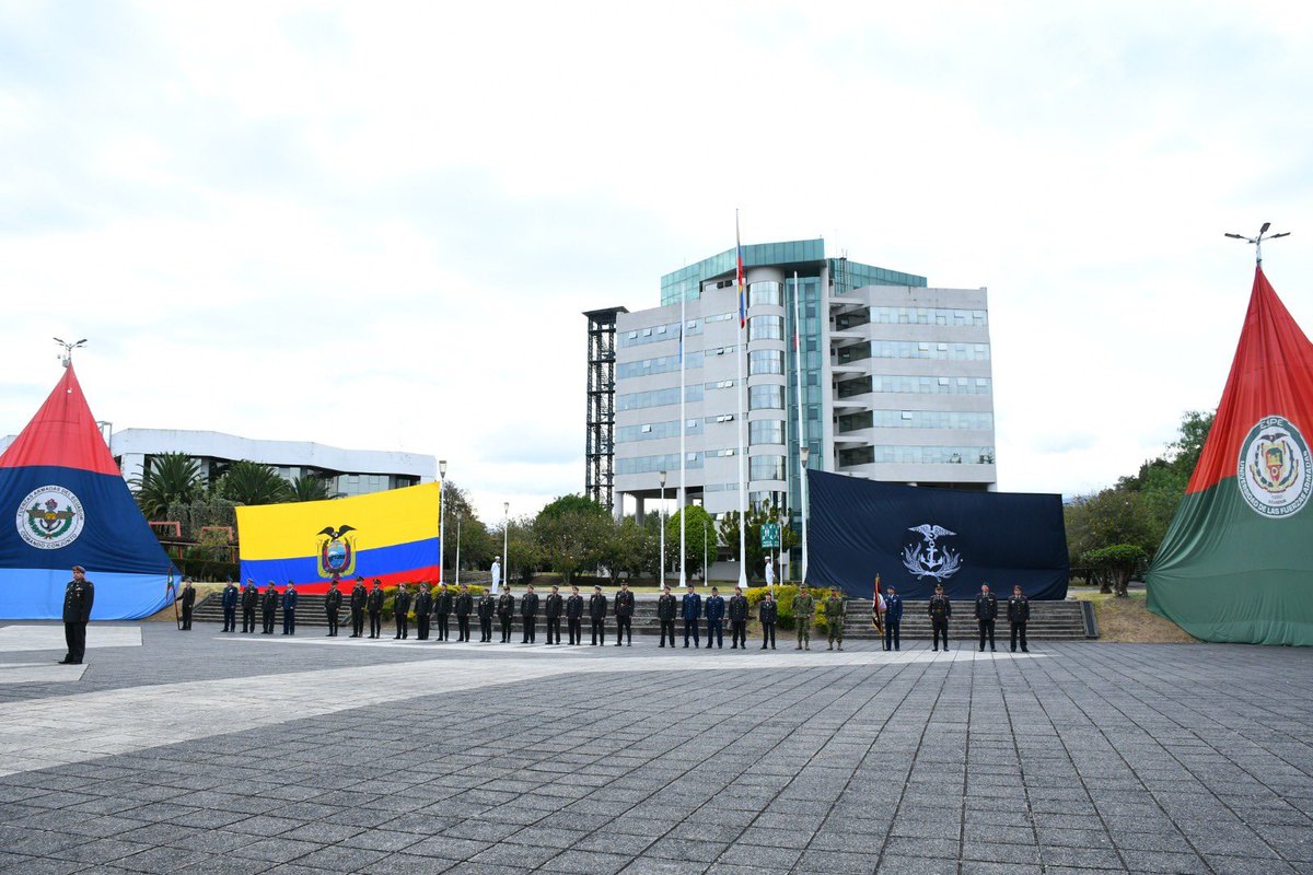 armada_ecuador's tweet image. #Quito | En las instalaciones de la UFA-ESPE en Sangolquí, se llevó a cabo el momento cívico, conmemorando el octogésimo cuarto aniversario del combate naval de Jambelí y día clásico de la Armada.
Es así, como en cada reparto de la Armada del Ecuador se rinde honores a la gesta…