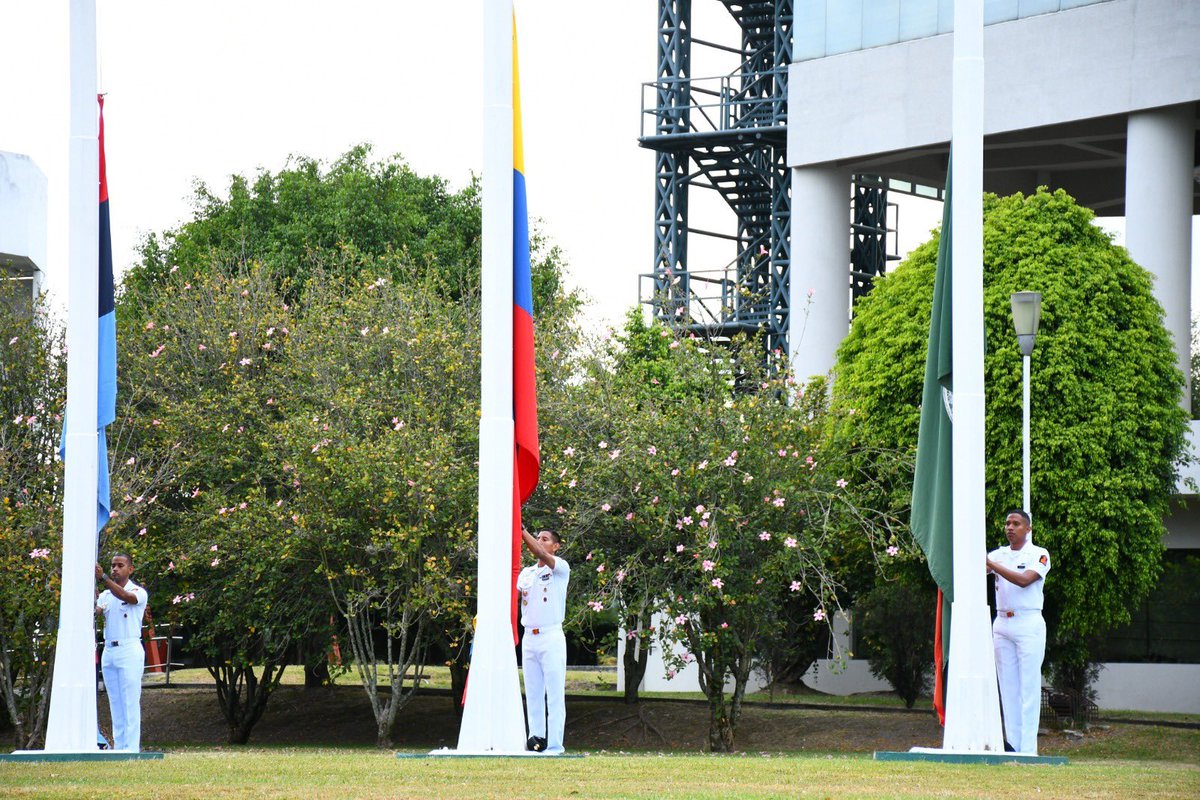 armada_ecuador's tweet image. #Quito | En las instalaciones de la UFA-ESPE en Sangolquí, se llevó a cabo el momento cívico, conmemorando el octogésimo cuarto aniversario del combate naval de Jambelí y día clásico de la Armada.
Es así, como en cada reparto de la Armada del Ecuador se rinde honores a la gesta…