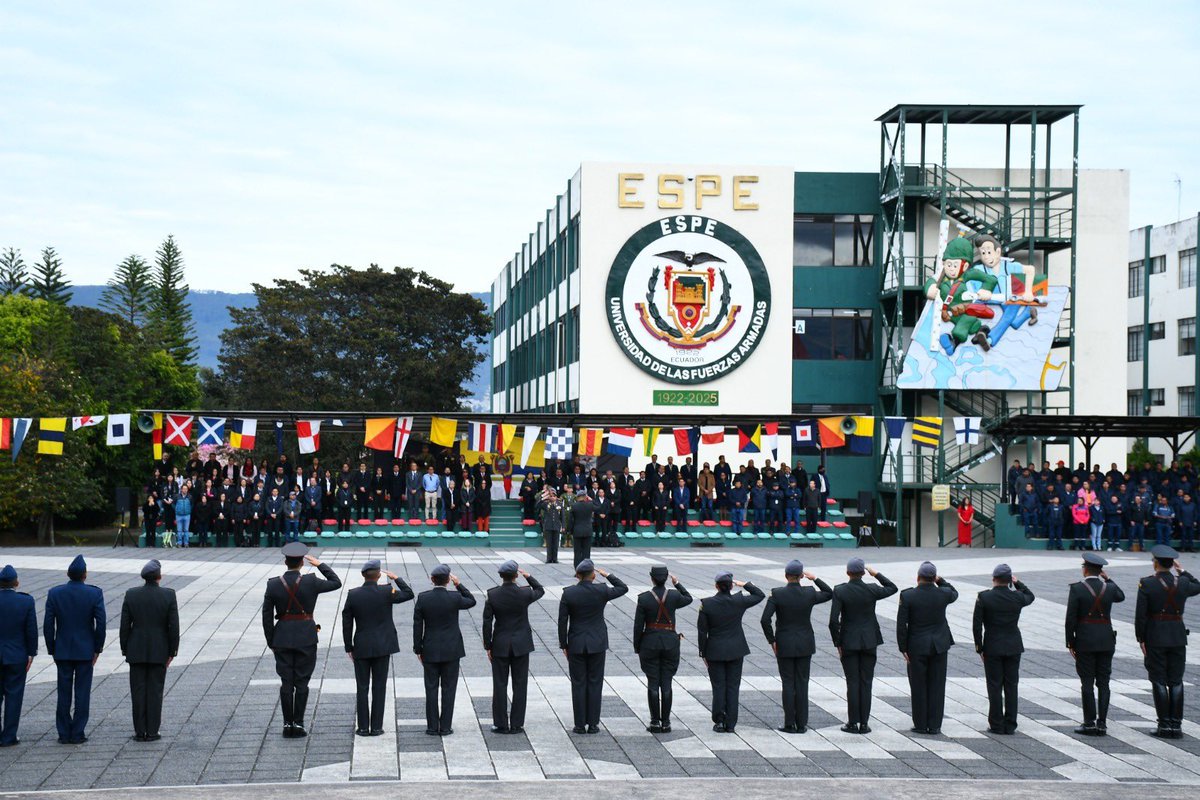 armada_ecuador's tweet image. #Quito | En las instalaciones de la UFA-ESPE en Sangolquí, se llevó a cabo el momento cívico, conmemorando el octogésimo cuarto aniversario del combate naval de Jambelí y día clásico de la Armada.
Es así, como en cada reparto de la Armada del Ecuador se rinde honores a la gesta…