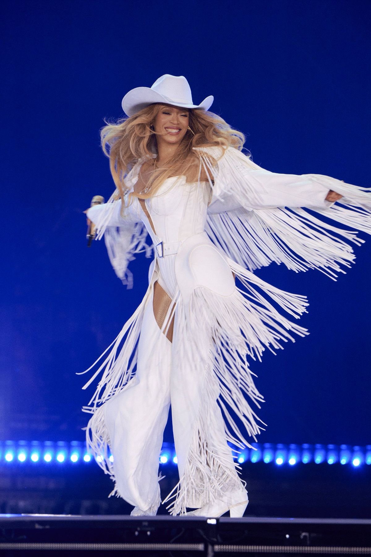 LOVE on X: "Beyoncé becomes the first Black artist in history to reach $2 billion in lifetime revenue!. https://t.co/a1EJ1nwsEF" / X