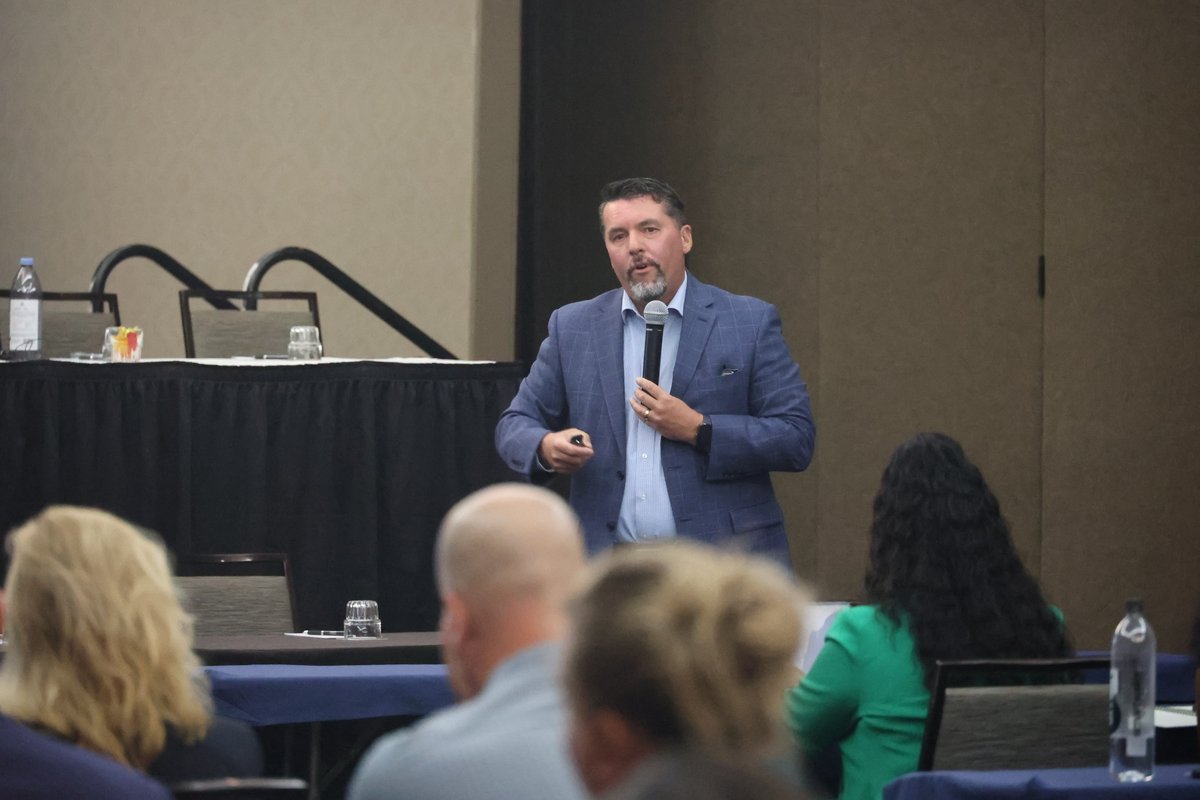 MOEducation's tweet image. Artificial intelligence is front and center in this #MoEd25 session! Attendees learned about the ethics of AI and how to better use data to achieve their district’s academic goals.