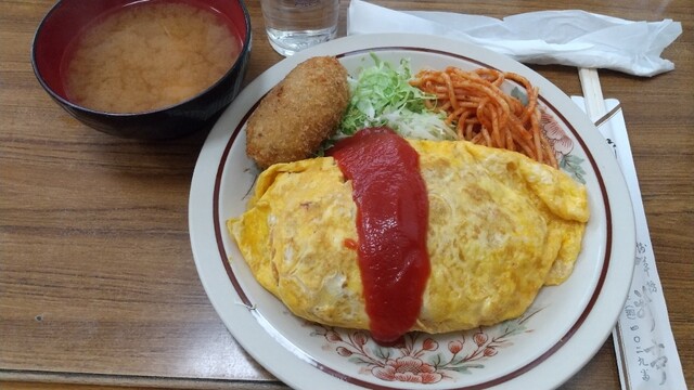 Makoto_OB's tweet image. フワトロ玉子より硬い方がいい😮
オムライスなら新橋の「むさしや」と同格の町中華だな👍