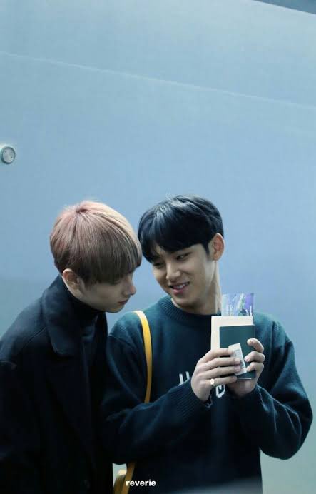 OnlyMyMiracle's tweet photo. 그들은 비밀 이야기를 좋아한다🙊 https://t.co/YhlXA0COFf