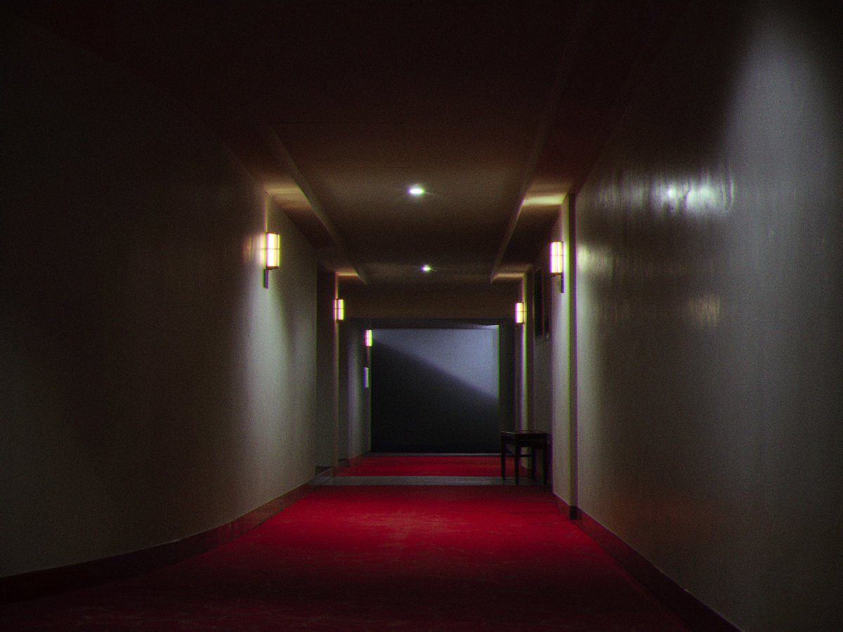 🧵

1.

Follow up.

On my latest mint, I explored my recurring dreams. Nightmares that I got used to. In fact my dreams of being trapped indoors at night with no escape influenced how I photograph in real life.