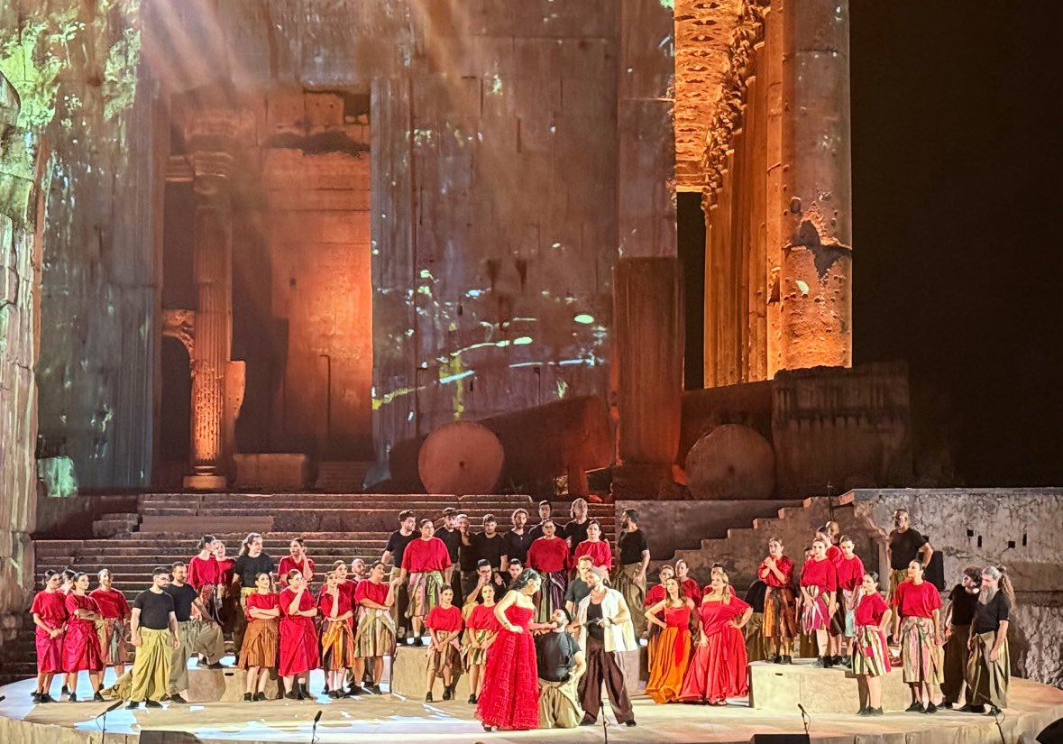 Disfruté de la ópera Carmen bajo las escaleras del templo de Bacchus en las ruinas de Baalbek🇱🇧!!Una obra maestra impresionante