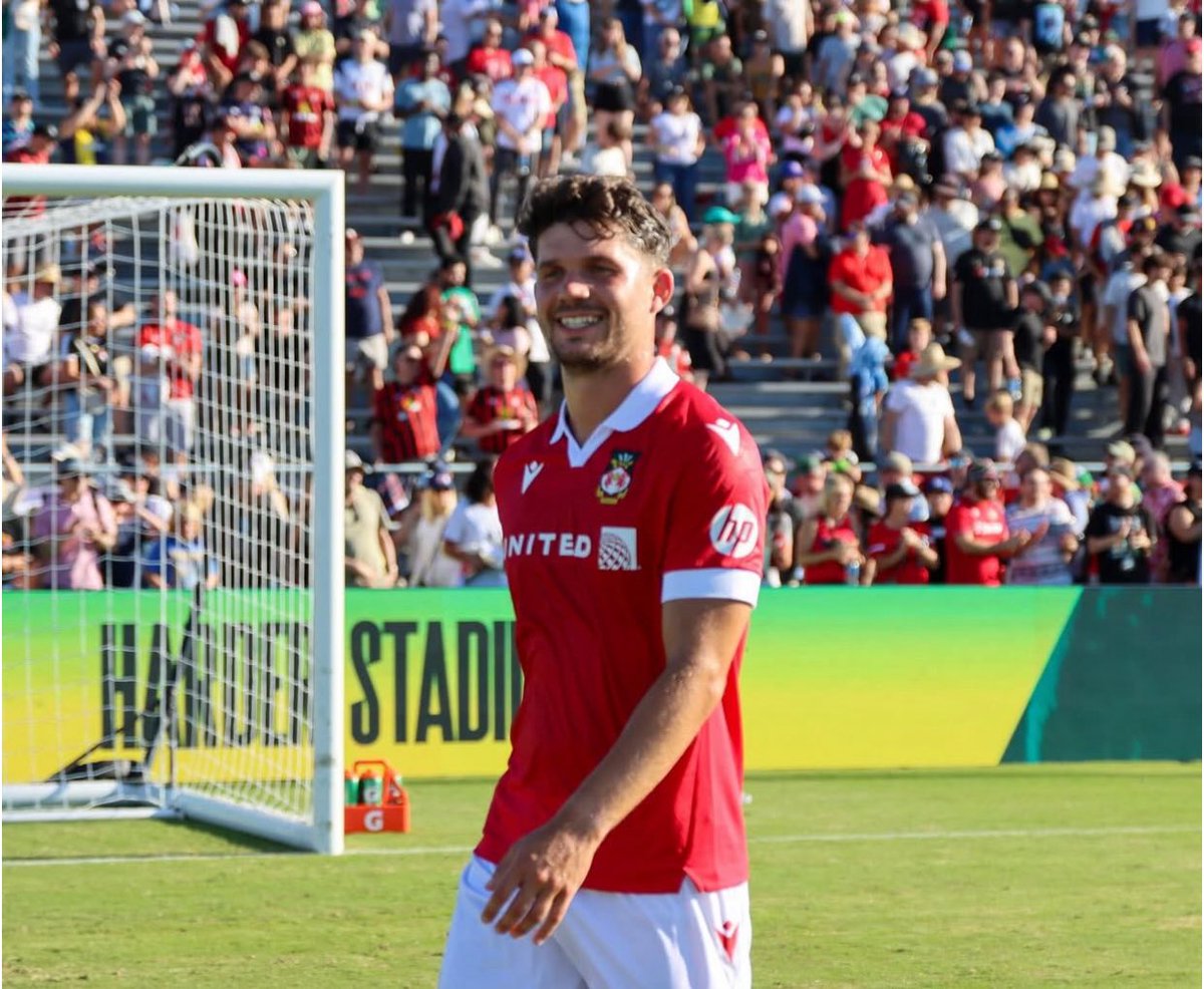 centraldwrexham's tweet photo. 2/🧵
🎯 Jordan Davies (26) – Meia

Cria da casa e símbolo da reconstrução.
Foram 139 jogos e 31 gols com a camisa do Wrexham desde 2020.

➡️ Deixou o clube após fim de contrato. Sem novo time até o momento.

#WxmAFC #JordanDavies https://t.co/qpYINHblOv