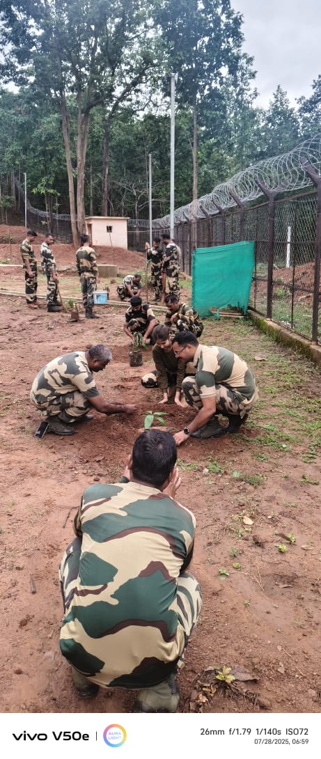 BSFODISHA's tweet image. 🇮🇳 Sowing seeds of hope, harvesting a greener tomorrow! 🌱🌿
116 Bn BSF's F Coy, COB Badapaju, planted 115+ saplings, taking a step towards a sustainable future.🌳
#BSF
#GoGreen #BSFforEnvironment #PlantationDrive
#BSFOdisha