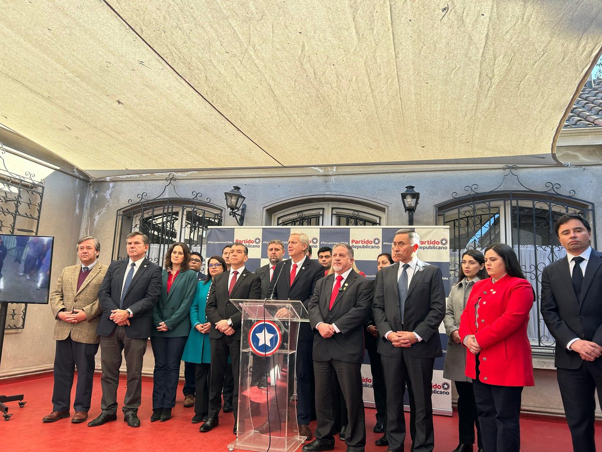 psc_cristiano's tweet image. Ya estamos en punto de prensa y en la pauta de nuestro candidato a Presidente, @joseantoniokast. Somos un gran equipo comprometido con Chile. Hoy anunciamos el Plan Carcelario para nuestro país.

#PartidoSocialCristiano
#PlanCarcelario
#JoséAntonioKast
#Presidente