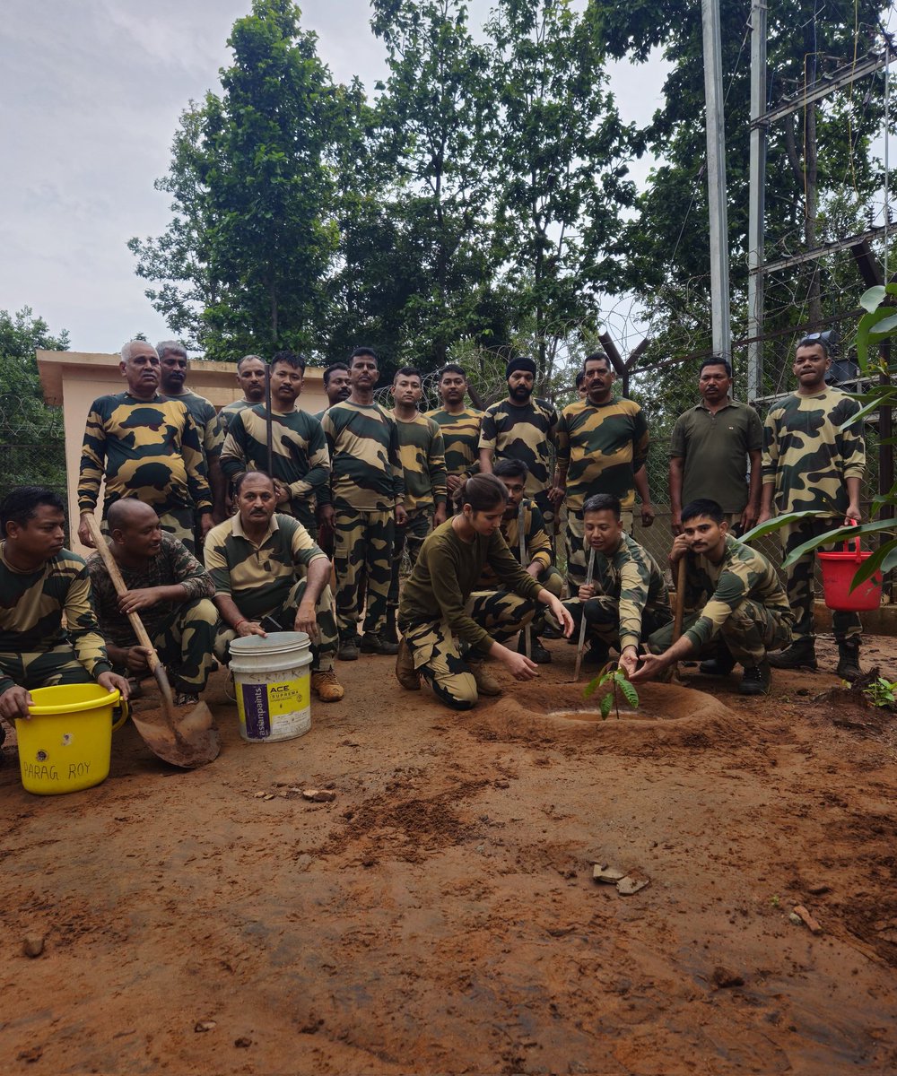 BSFODISHA's tweet image. 🇮🇳 Sowing seeds of hope, harvesting a greener tomorrow! 🌱🌿
116 Bn BSF's F Coy, COB Badapaju, planted 115+ saplings, taking a step towards a sustainable future.🌳
#BSF
#GoGreen #BSFforEnvironment #PlantationDrive
#BSFOdisha