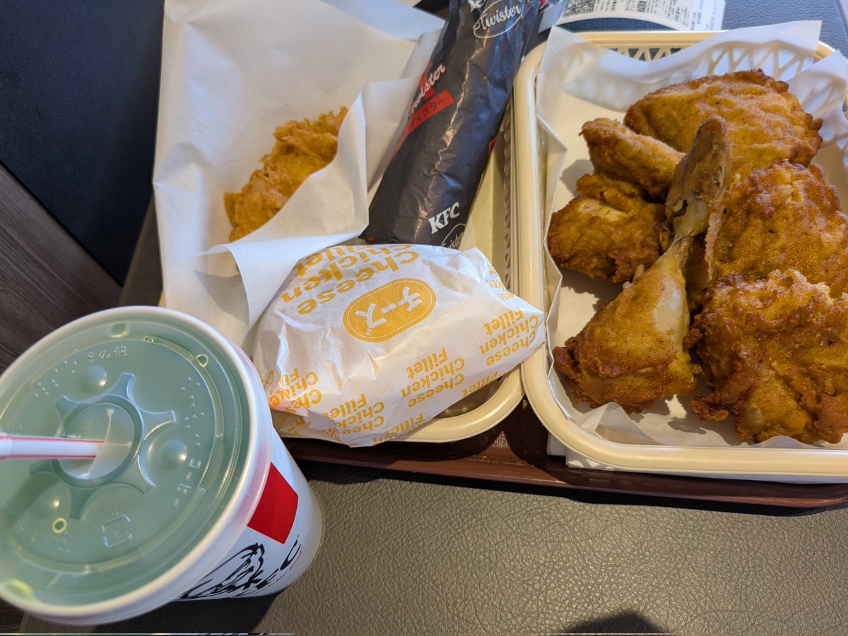 POLARIS365's tweet photo. #ケンタッキーフライドチキン
今回はドリンクキャンペーンだったのでLサイズにした https://t.co/yWzpNKwZ3l