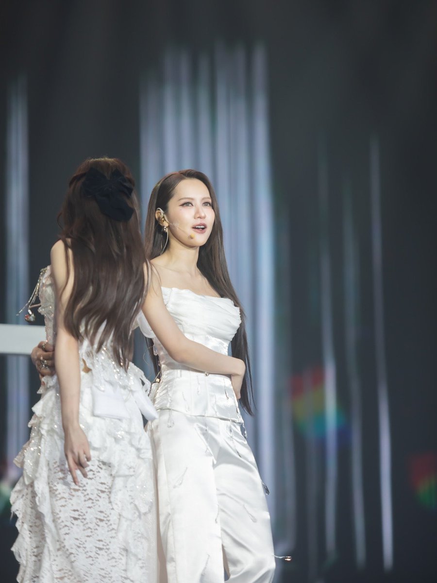 wrl_dal's tweet image. ก็เหมือนคนทางนี้ที่รอเธอ

#น้ำหนึ่งเนย 
#NamneungNoey