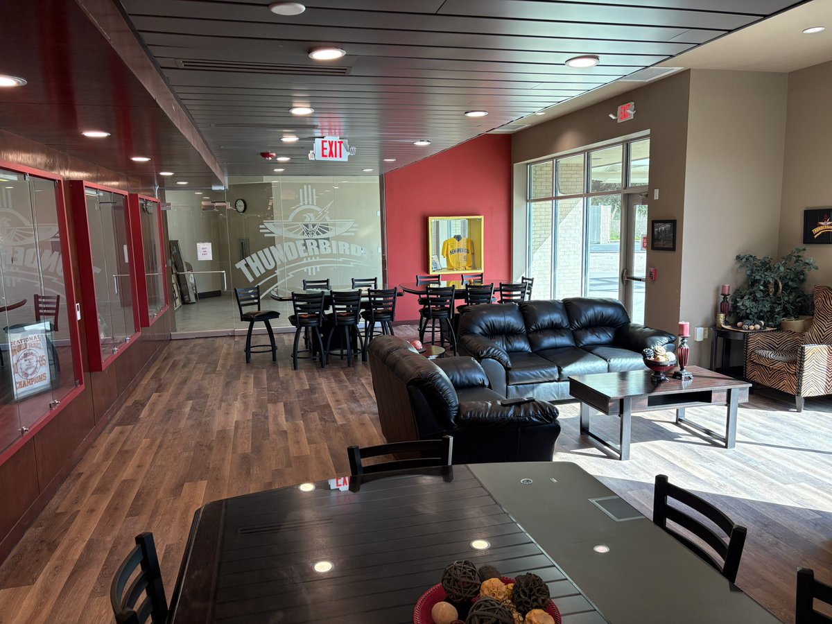 Out with the old and in with the new on our booster club room floors! 

We are ready for the 2025-26 season! #FeelTheThunder

Become a member today ➡️ nmjc.edu/admission/nmjc…