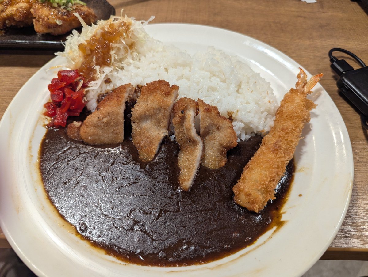 rk007rk007's tweet image. きょうの晩御飯〜🤗ガストにて〜
からよしの唐揚げは美味しいな〜カレーも当たりかも😅やっと用事済んだ〜寝る用意しないと〜明日は本職だ〜
