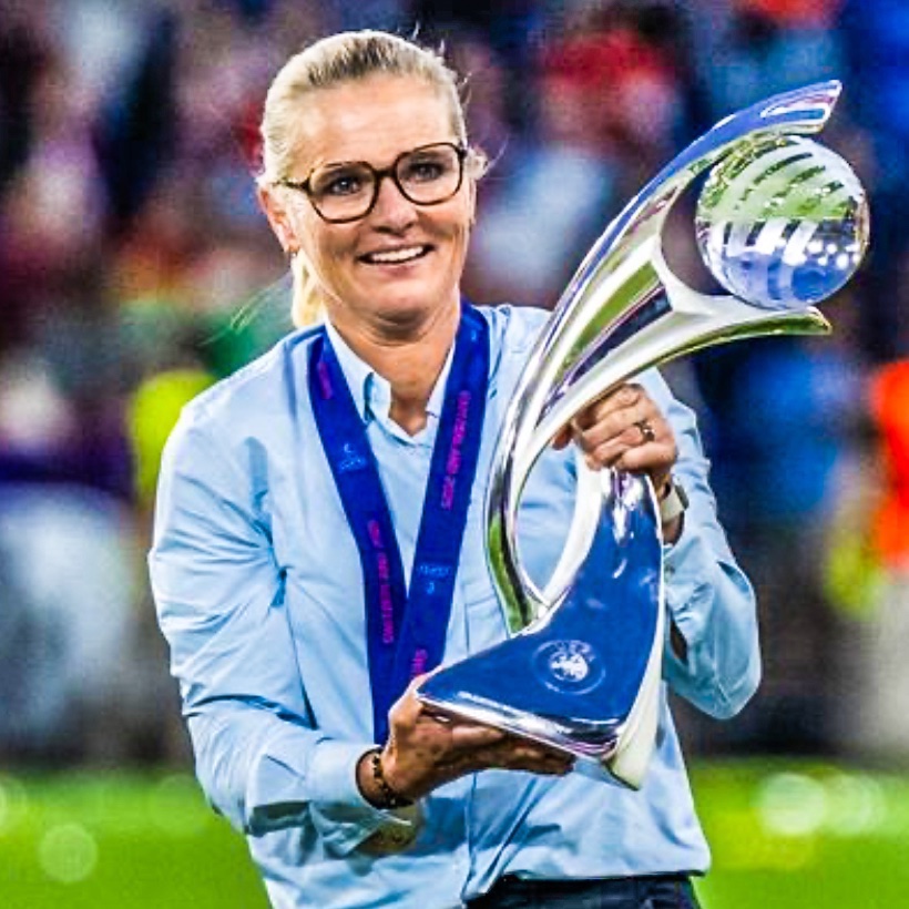 🇳🇱🧠 Sarina Wiegman has now won 3 EURO titles in a row... 👏

🏆 EURO 2017 with Netherlands
🏆 EURO 2022 with England
🏆 EURO 2025 with England