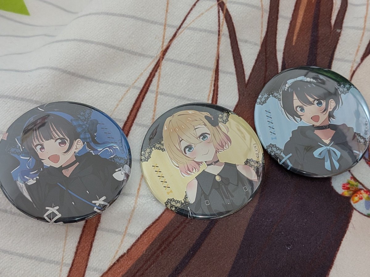 asakaa623's tweet image. 細かい傷つくな…、そのままだと……
汚い部屋でカバー付けず放置してた