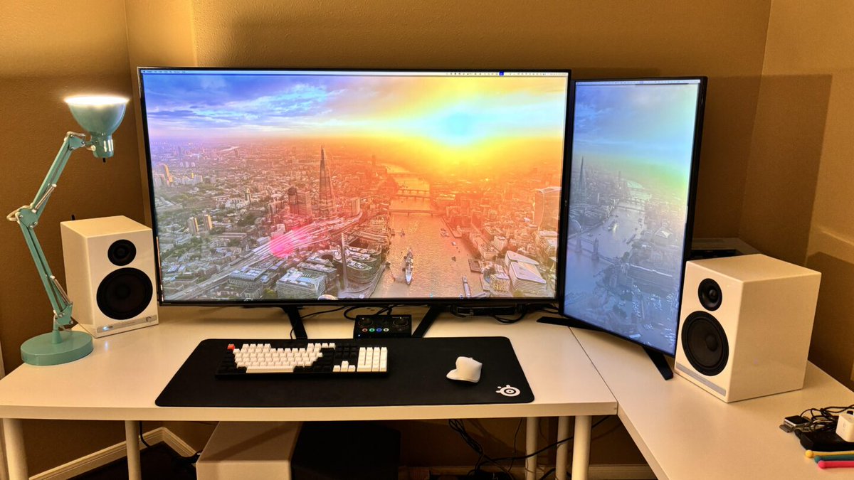 cultofmac's tweet image. A huge smart TV is a highlight of this Mac mini setup. Would you consider a 55-inch monitor for your setup?
dlvr.it/TM8x46
#setups