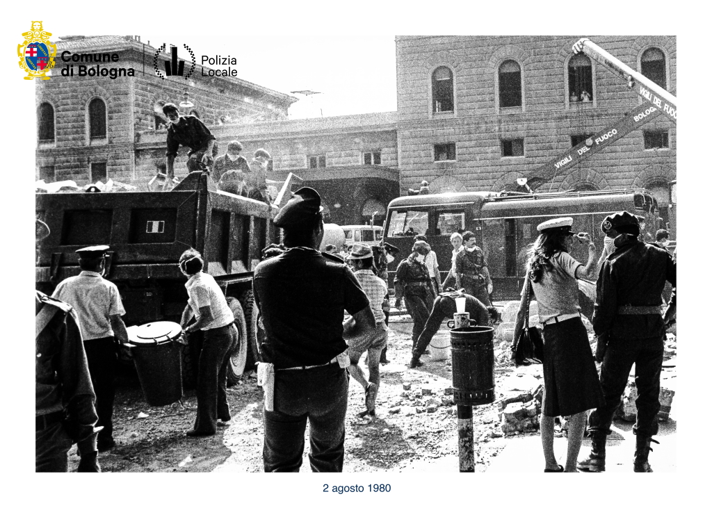 #2agosto 45°anniversario Strage alla stazione di Bologna. Il corteo partirà alle 9 da via U. Bassi diretto in P.zza Medaglie d'Oro. Percorso: Via Marconi, P.zza dei Martiri, via Amendola, viale Pietramellara. ⚠️ Modifiche alla viabilità e sosta👉bit.ly/459wSNx #PLBologna