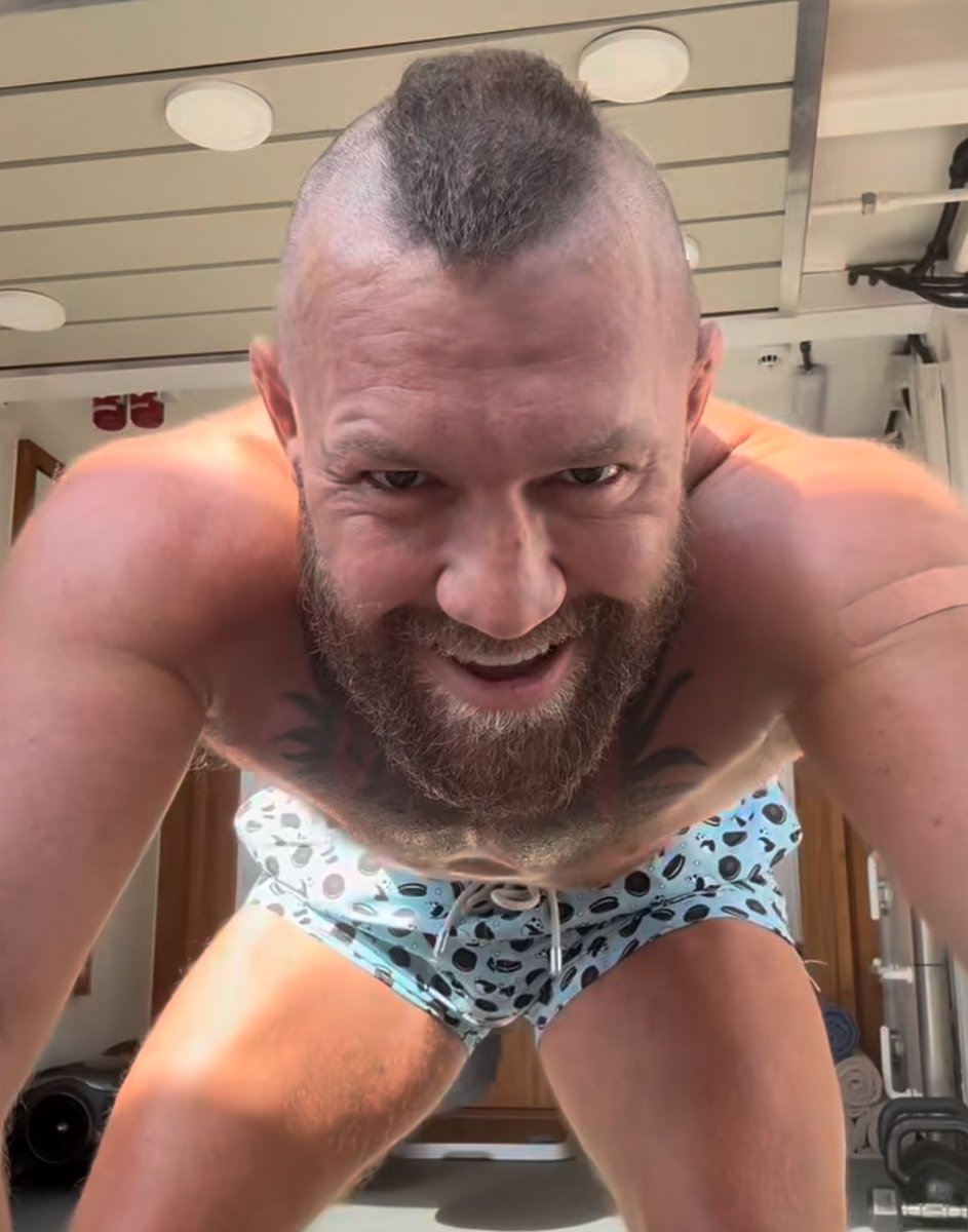 Conor McGregor new haircut